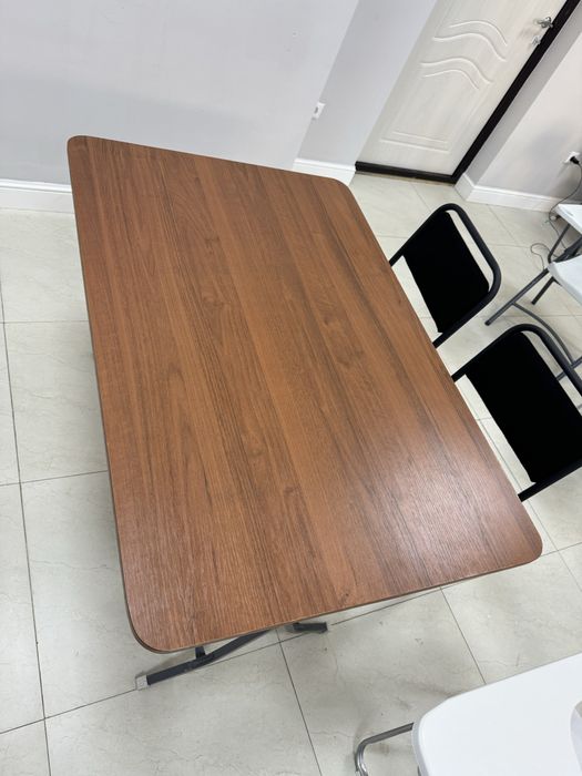 Большие офисные столы в хорошем состоянии