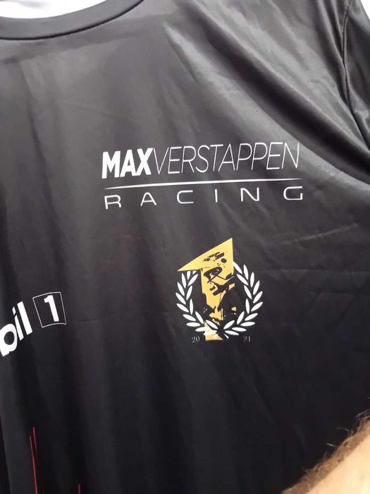 Оригинална фланелка на Max Verstappen - световен шампион - с автограф