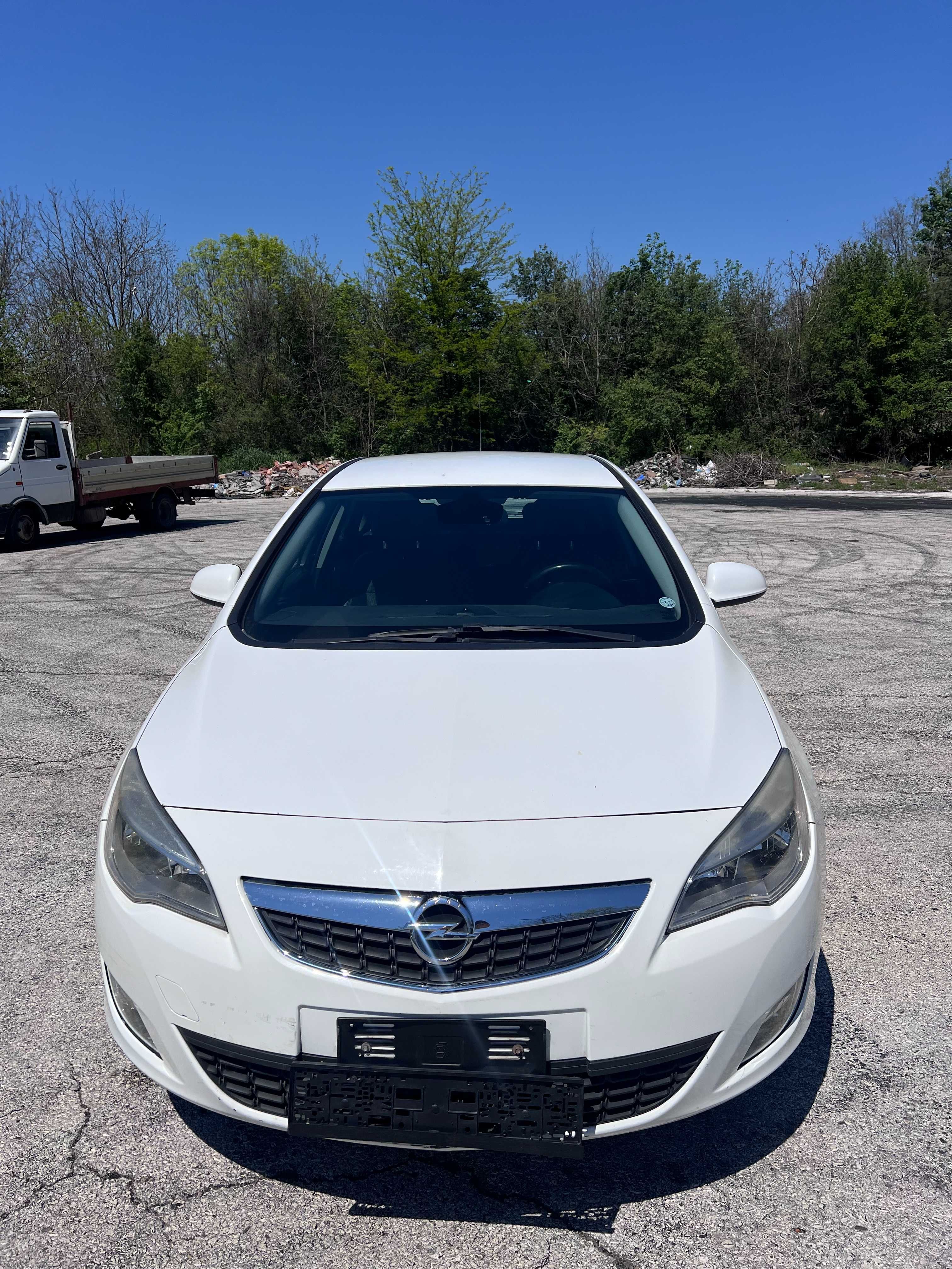 Opel Astra J 1.7 CDTI 110 к.с. БАРТЕР Април 2011 г.