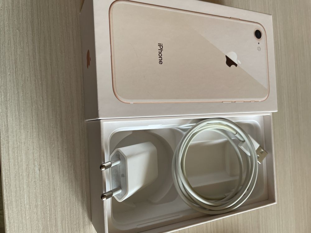 iPhone 8 64GB Gold - Като Нов !