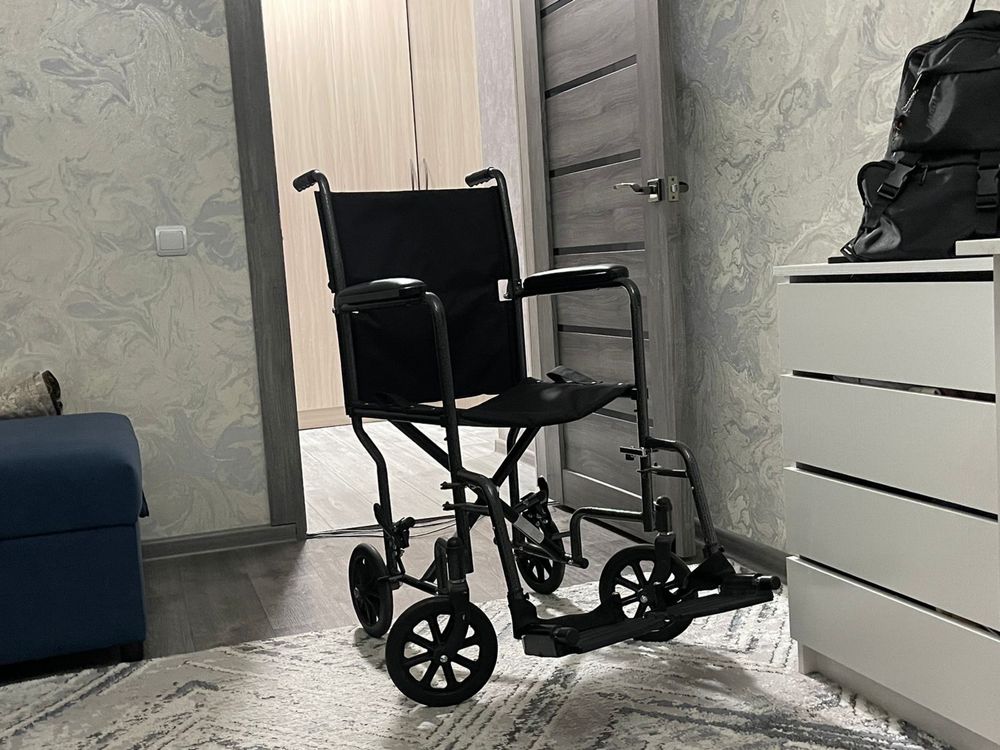 Продаю инвалидную коляску. 40.000