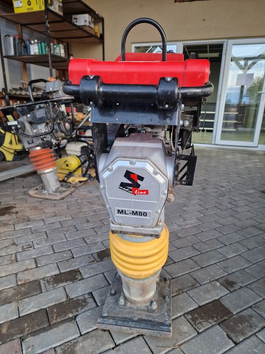 Vând mai compactor media line an 2024