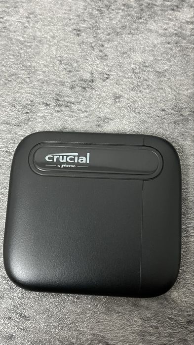 SSD Crucial CT2000X6SSD9 2000 ГБ – как новый