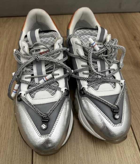 Страхотен модел сникърси  , 39 номер!