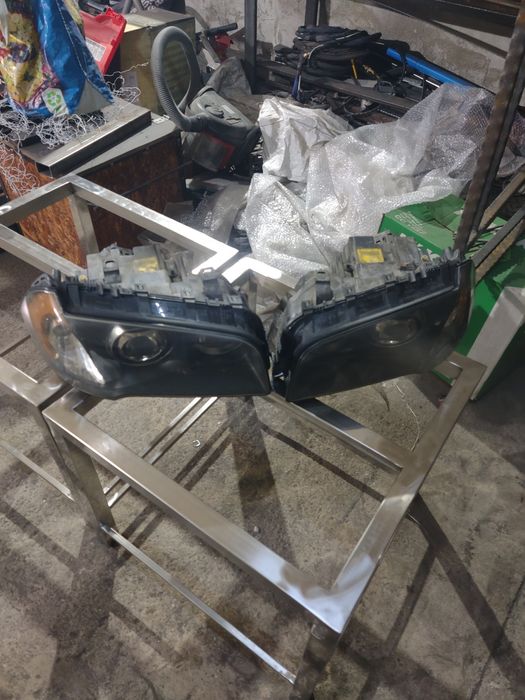 Vând faruri xenon BMW x3 2006 preț împreună.