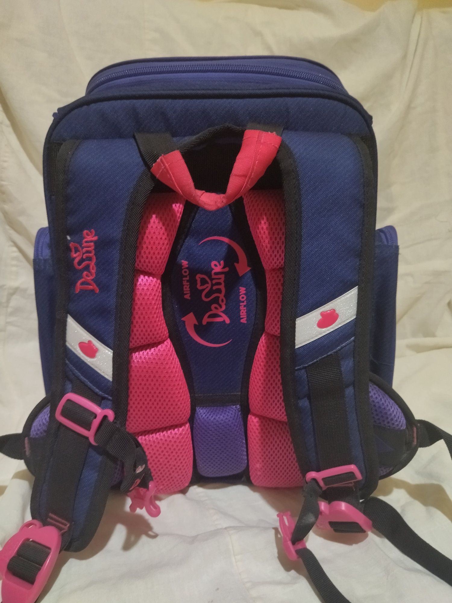 Продается школьный рюкзак для девочки