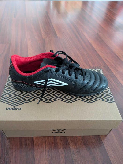 Pantofi Sport Fotbal Umbro Classico XII - marimea 41