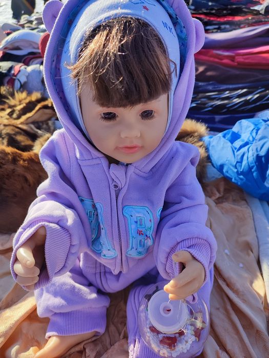 Продам куклу красивую