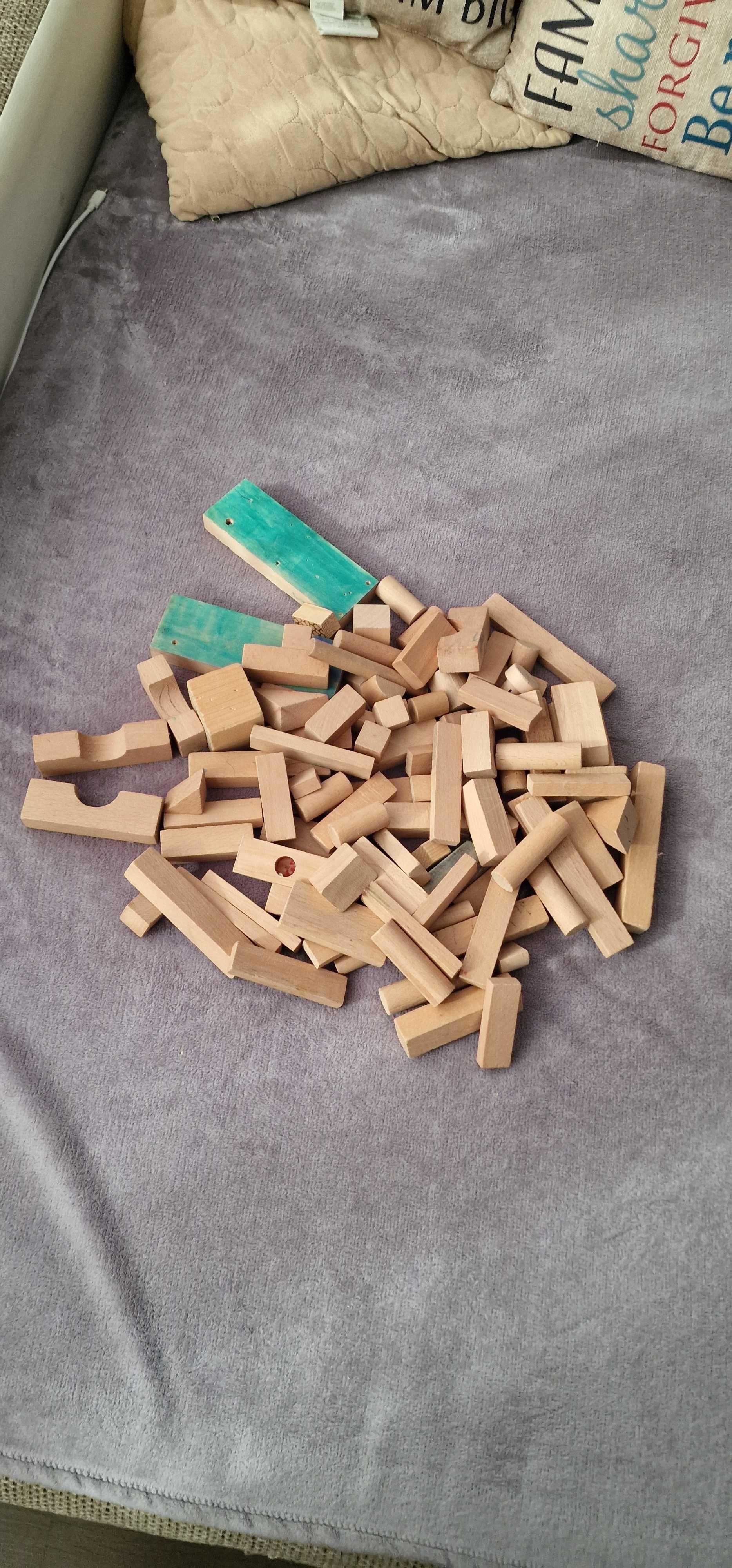 Set de constructie cuburi din lemn (100 piese)