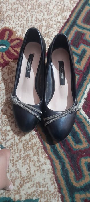 Tufli yangi judayam chiroyli