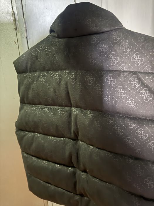 Vesta Guess originala neagra masura M. Cumparata recent si nepurtata