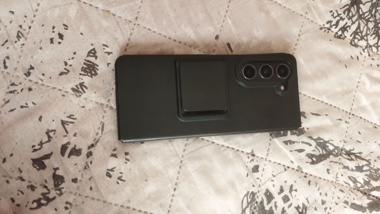Galaxy Z Fold 5 kafolati bilan