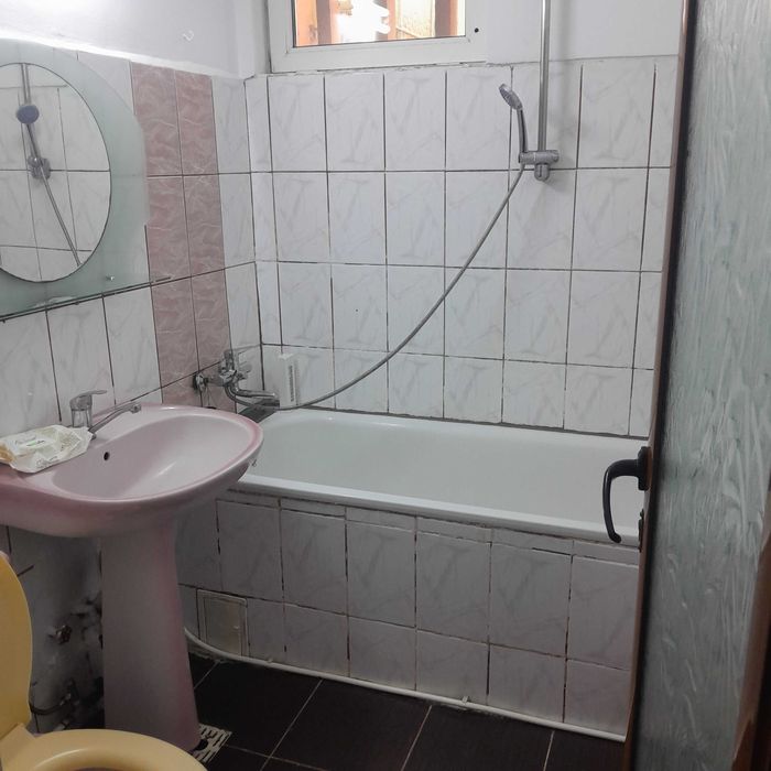 Inchiriez apartament strada Grivita