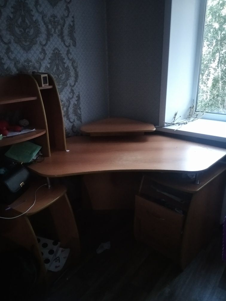 Стол компьютерный