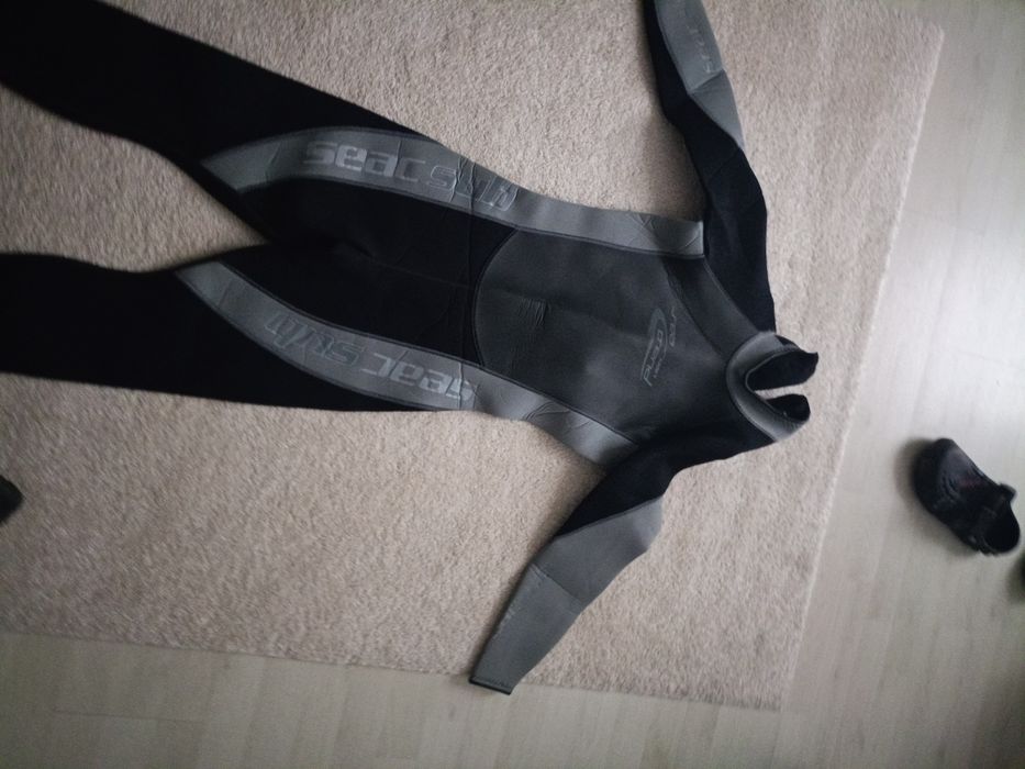 Vând costum scufundări nautice Seac Sub, mărimea M,3mm,nou.