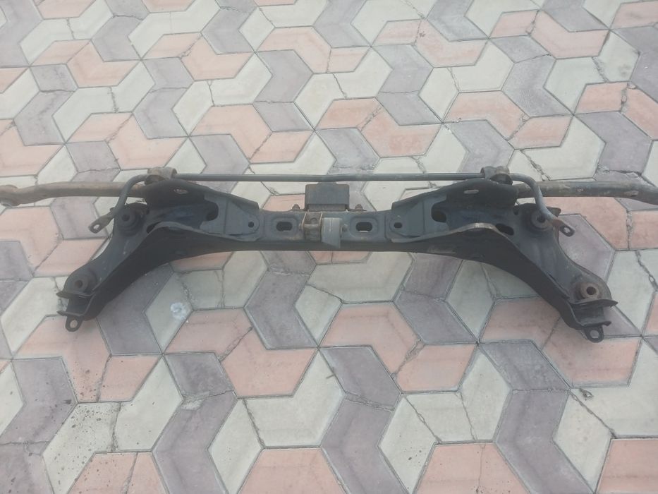 Задняя балка на хюндай грандеур  HG