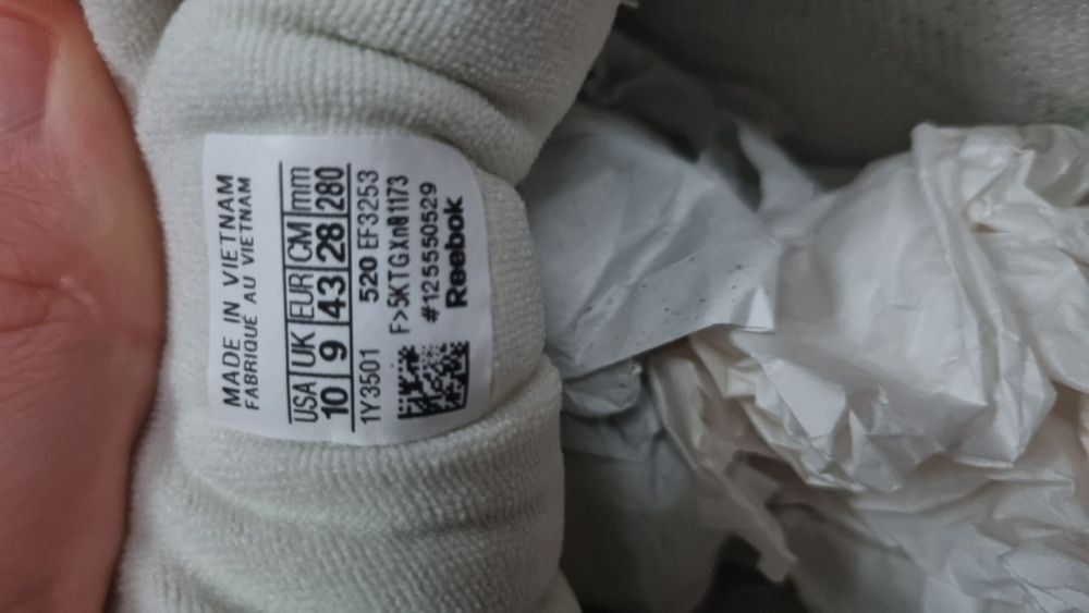 Vând papuci Rebook Club C 85, model clasic