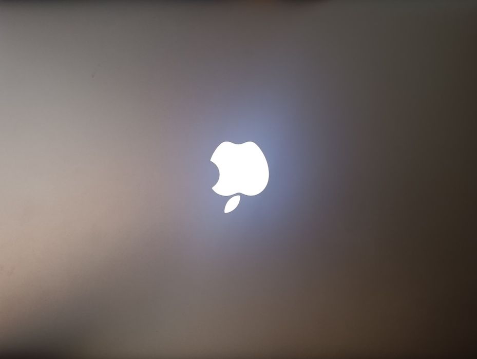 Apple MacBook Pro (Retina, 15-inch, Mid 2014) Core i7, 16GB, 250SSD.