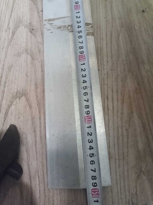 Разводной ключ,гаичные ключи,лом фомка,пилы, напильники,правило,плоски