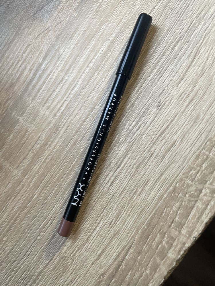 Nyx молив за устни