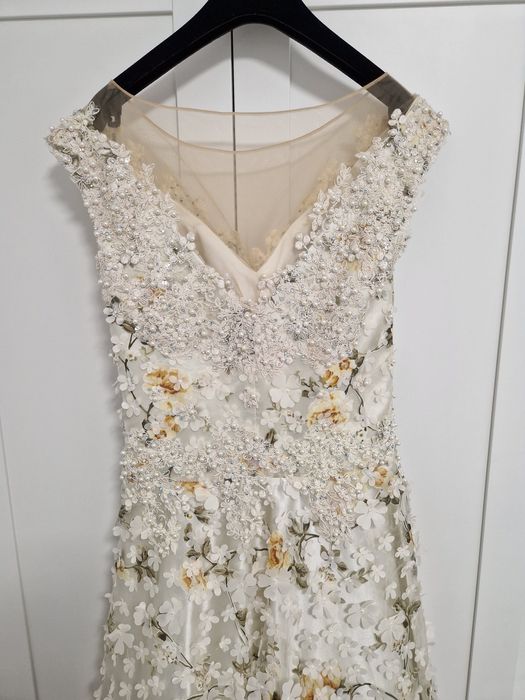 Rochie cu flori, perle și dantelă, mărimea 38-40