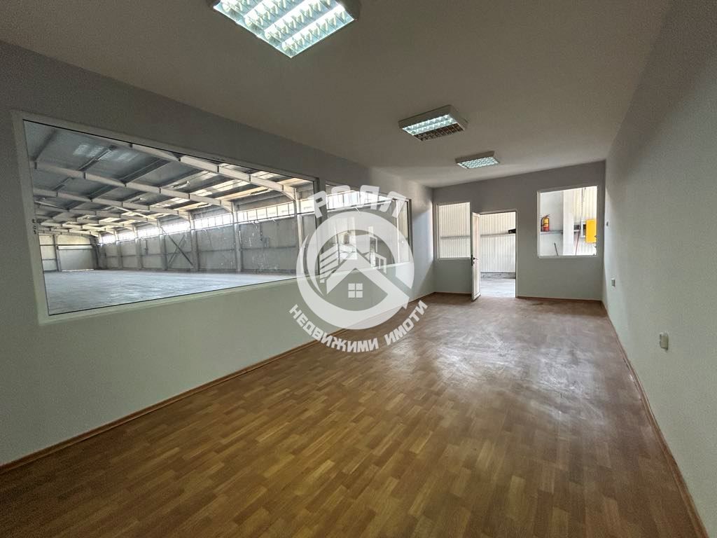 Дава се под наем Склад в Пловдив, Индустриална зона - Север - 706 кв.м за 2118 € - Снимка #2
