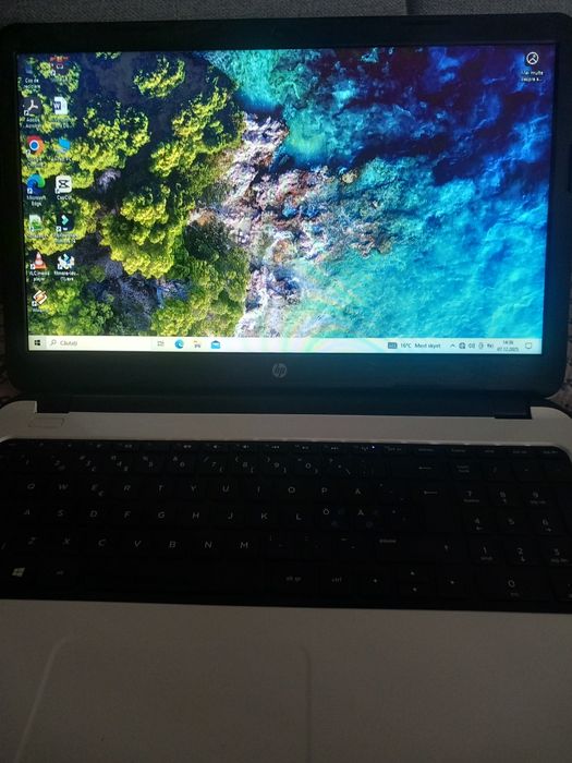 Laptop Dell model mai vechi.