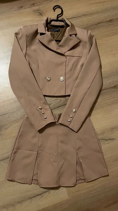 Дамски комплект сако и пола-панталон