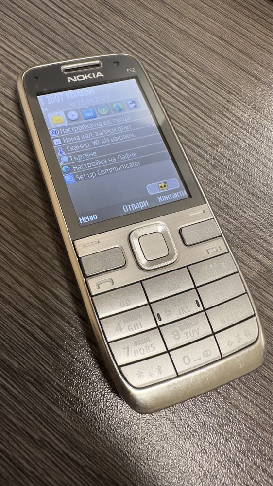 Телефон Nokia E52