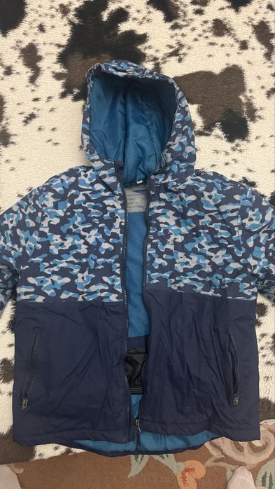 Продам куртку на мальчика весна-осень в отличном состояние