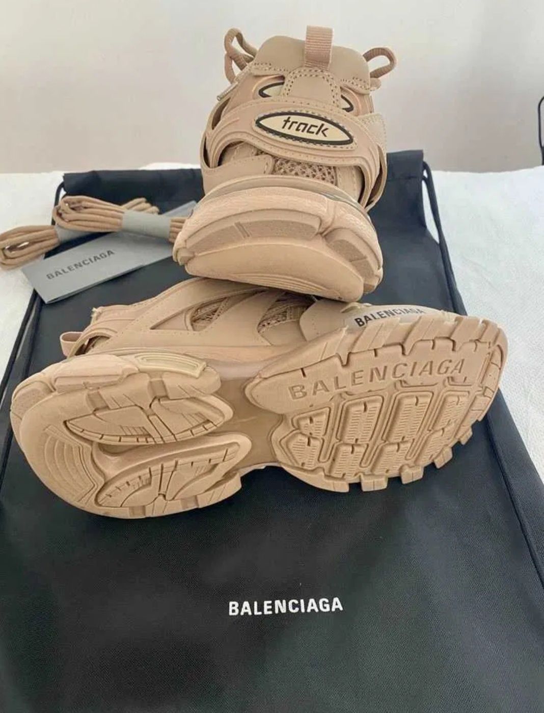 Balenciaga Track Бежов