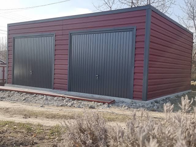 Garaje metalice cu panouri sandwich