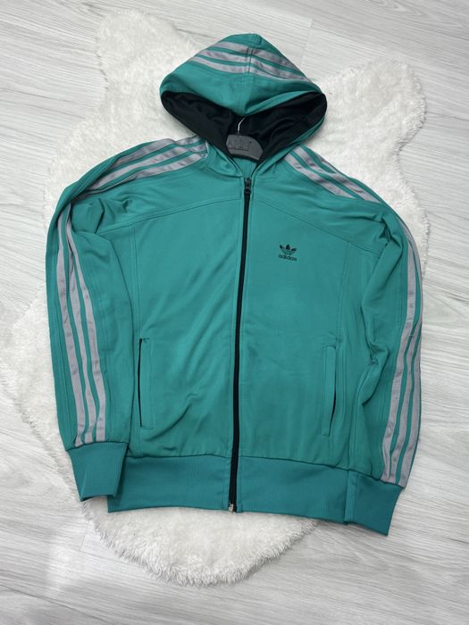 Дамски спортни горнища adidas