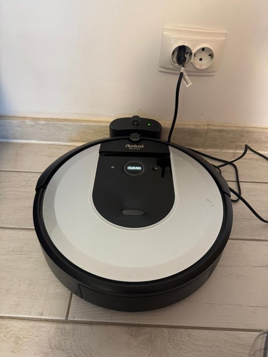 Robot Aspirator Roomba i7 Stare Impecabila