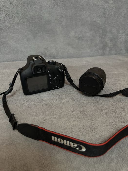 Фотоапарат Canon EOS 700D с обектив EFS 18-55mm, подарък статив