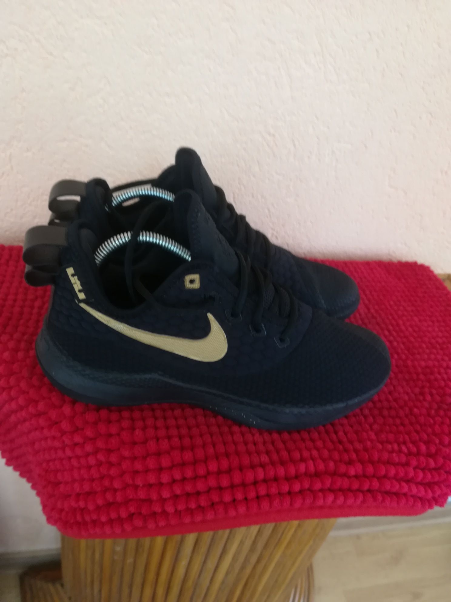 Bascheți Nike Air nr 42,5 bărbați