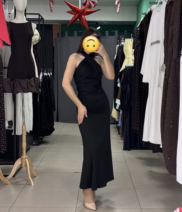 Черное вечернее платье, надевалось один раз, в отличном состоянии.
Исп