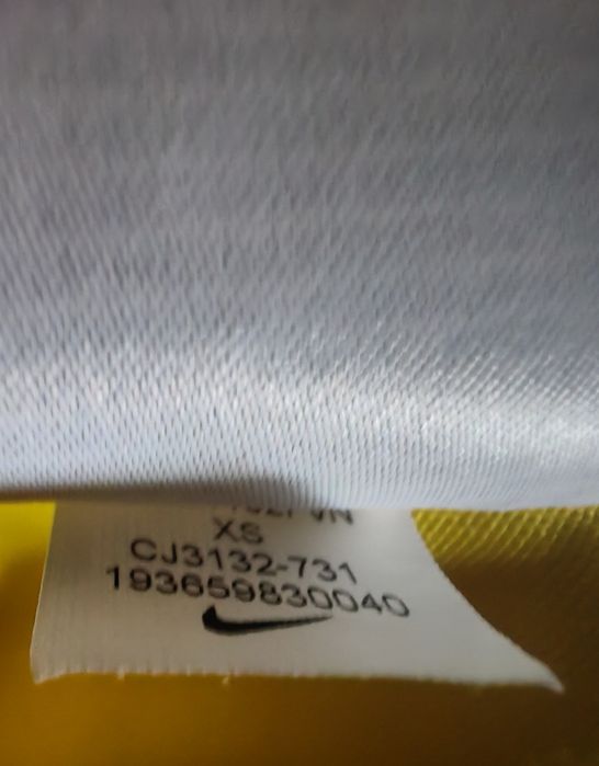 Bluza Nike marimea XS,de culoare galbena ,impecabila.