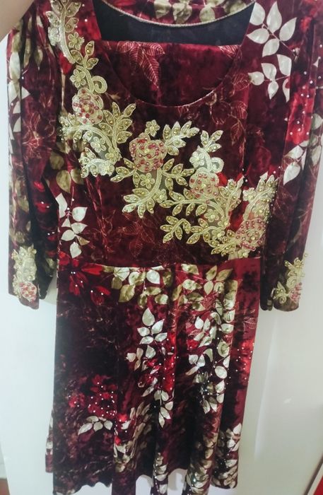 Продаётся Платье с украшениями. Ручная работа.