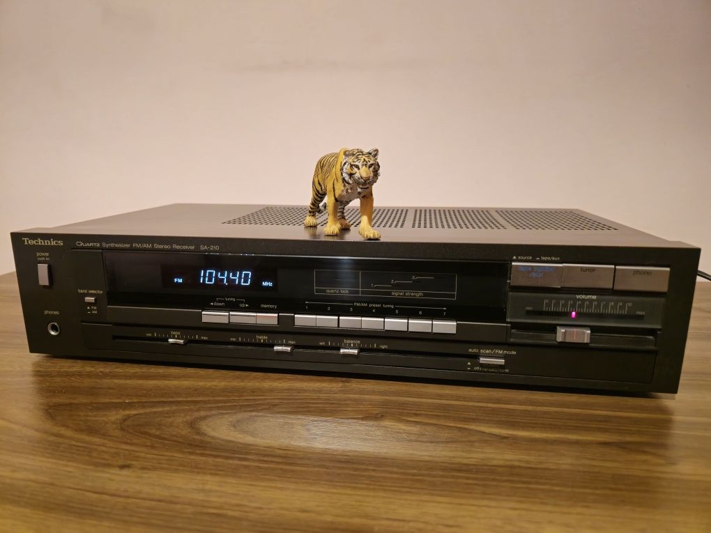 Technics SA-210. Calitate analogică din vremuri de aur. Preț fix !