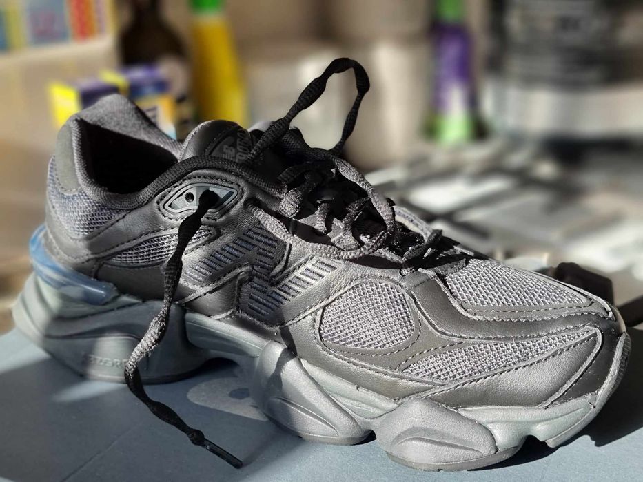 Adidasi new balance 9060