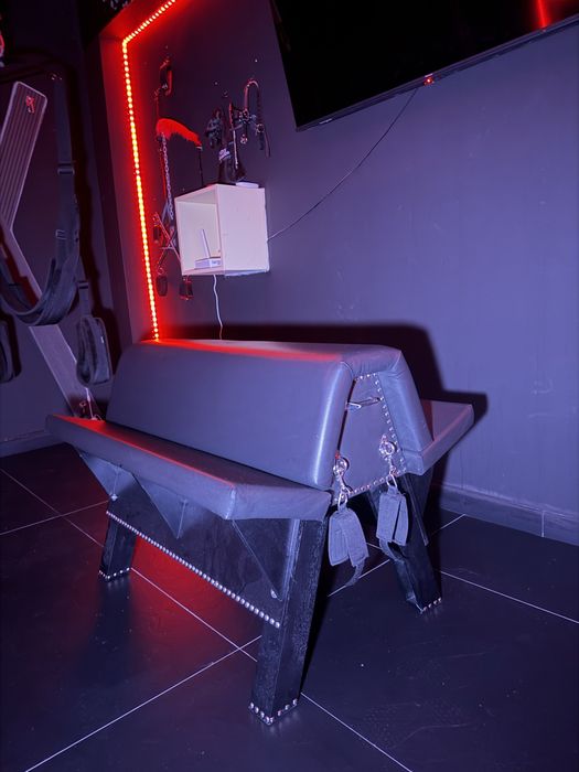 Regim Hotelier BDSM Jacuzzi