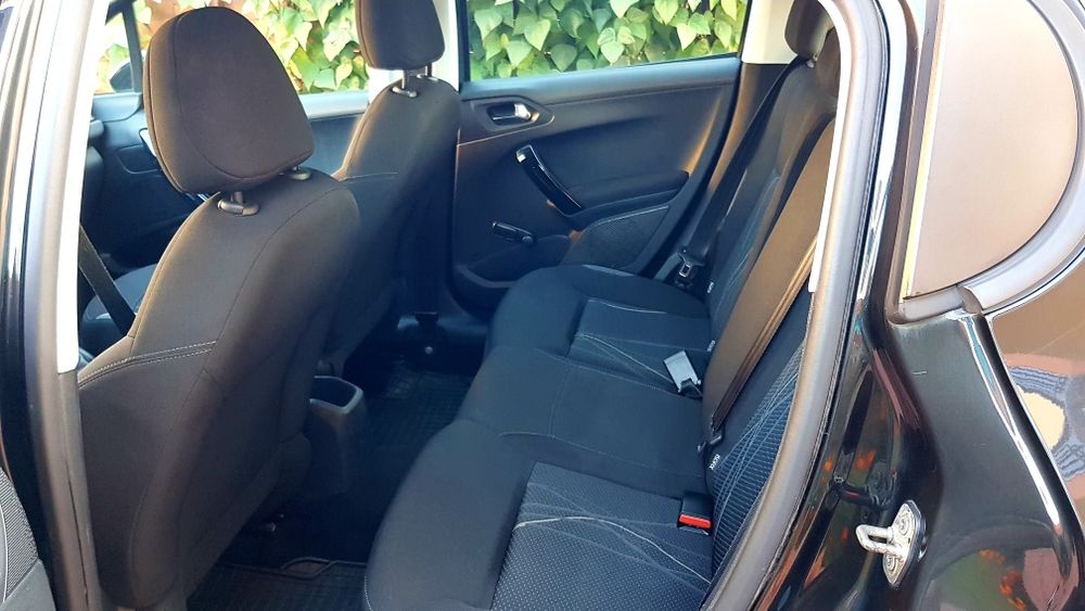 Peugeot 208 2012