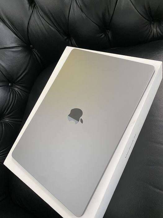 MacBook Air 15,3-inch / M2 / 8 Gb RAM / 256 GB / Space Gray / Ca nou