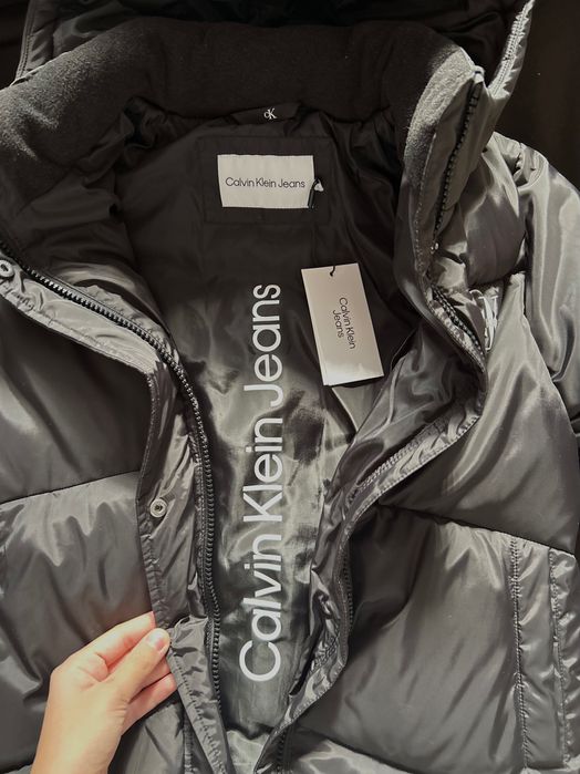 Черно яке(шуба) на Calvin Klein Jeans