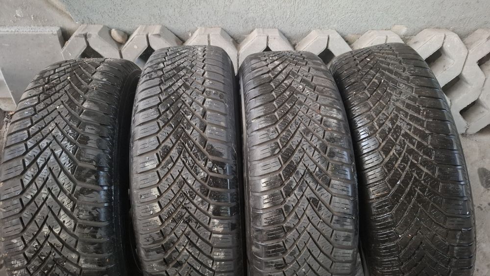 Vând anvelope iarnă  Yokohama 215 65 R16 cu jante tablă Volkswagen  5×