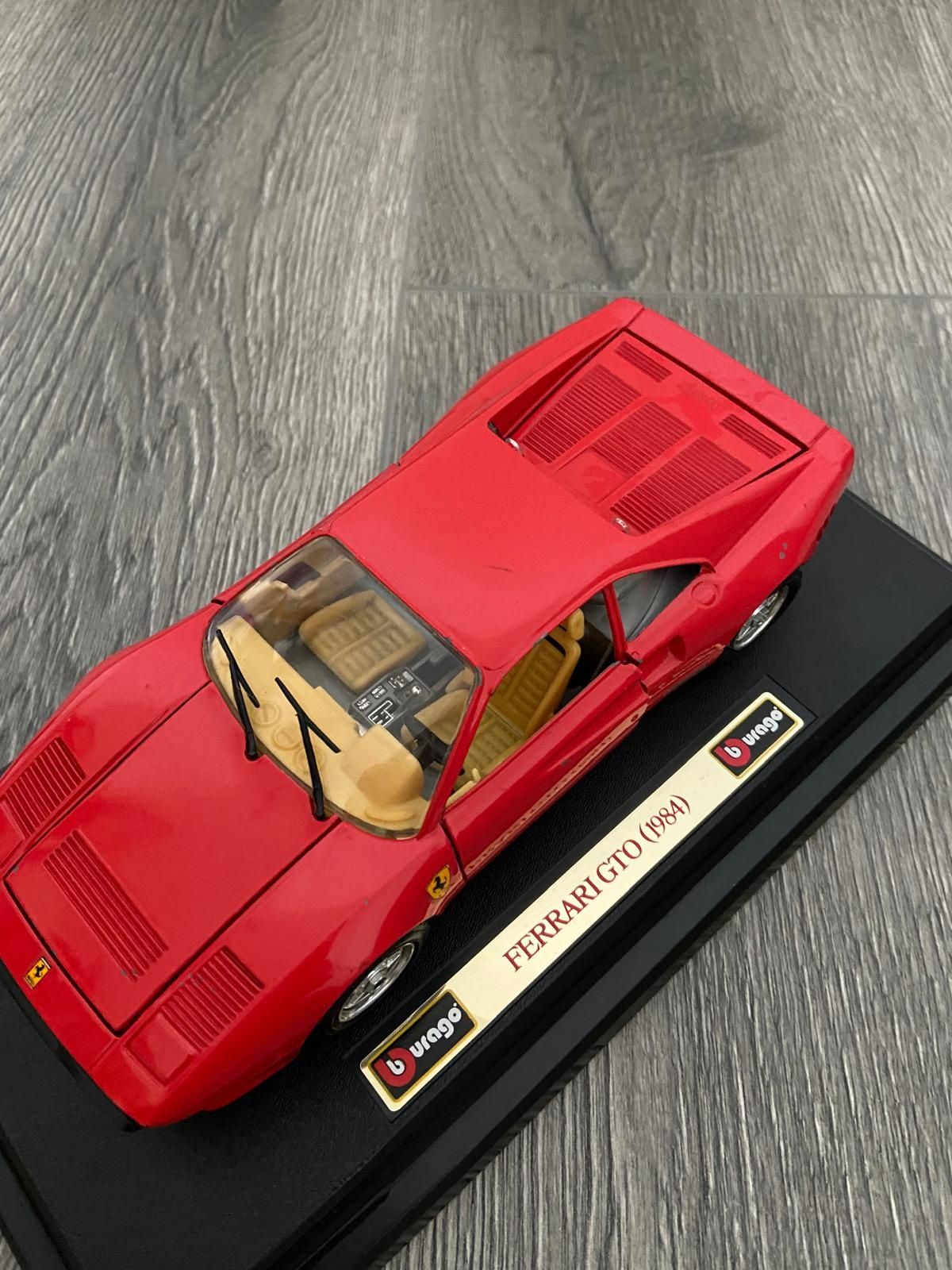 Метална колекционерска количка Ferari 1:24 мащаб на марката BBURAGO