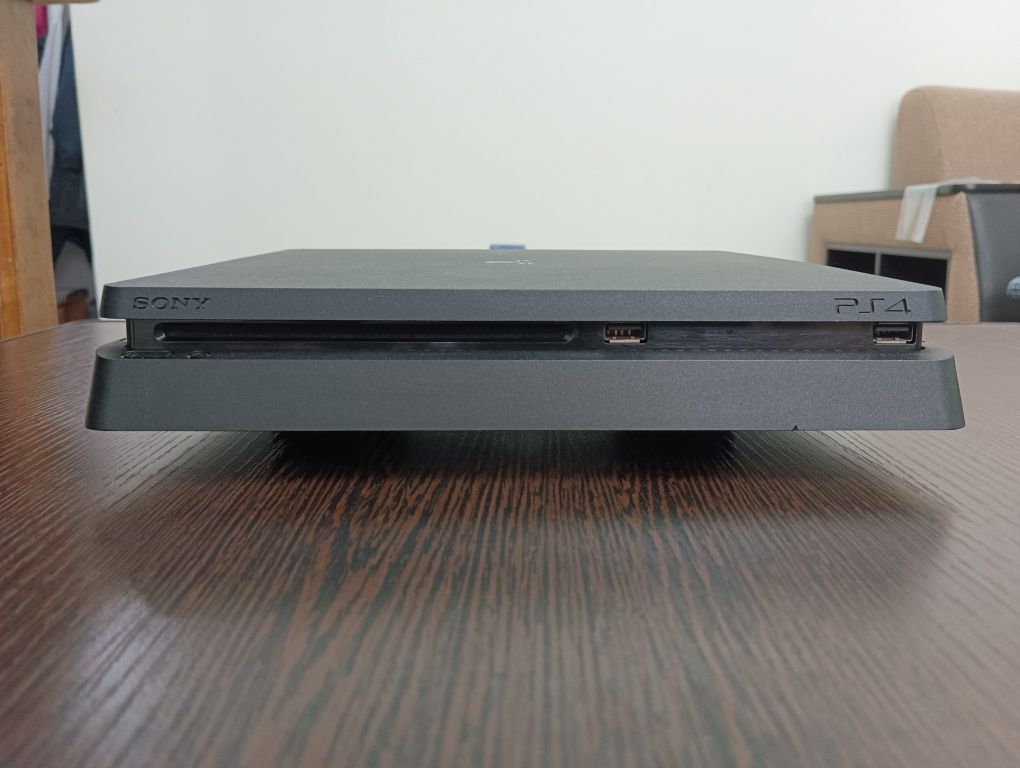 Продам PS4 slim 1td в отличном состоянии в Астане