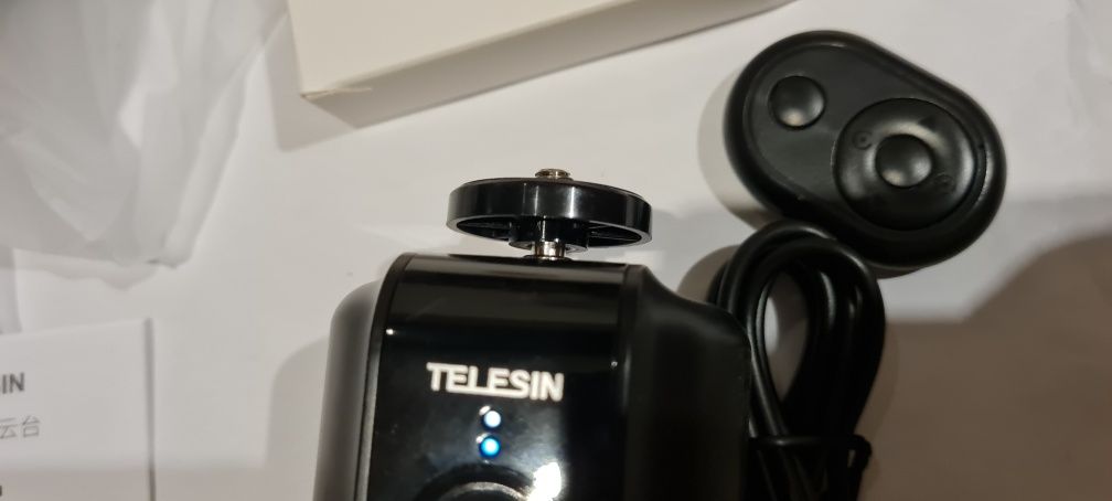 Telesin -Suport rotativ cu urmarire faciala pentru telefoane mobile si