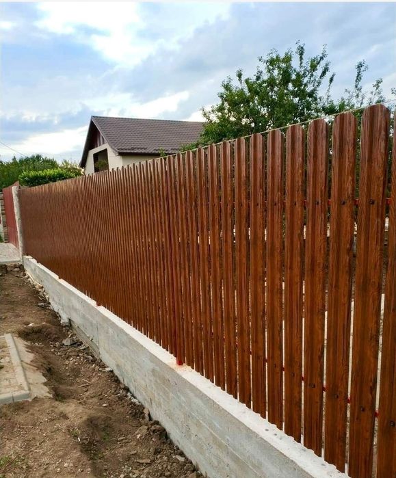 Echipă serioasă, construim garduri si porti din:
- fier forjat;
- șipc